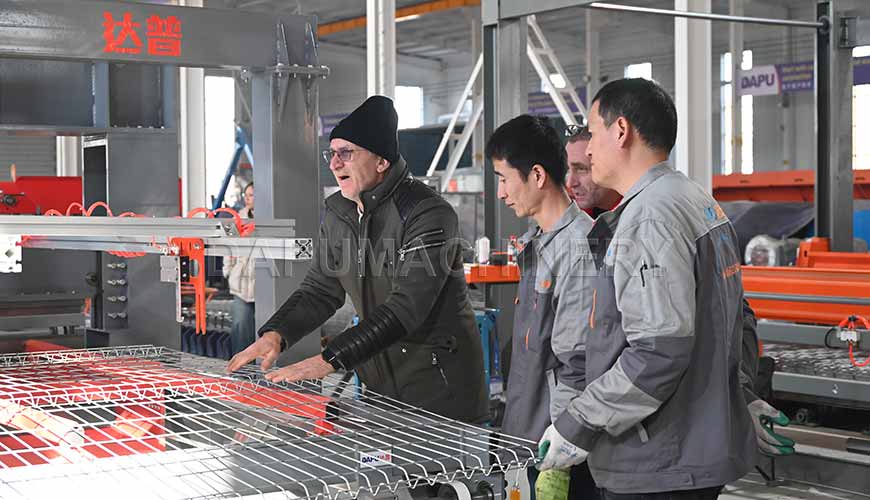 A-Romanian-customer-is-inspecting-a-fully-automatic-bending-and-welding-machine-for-guardrail-mesh